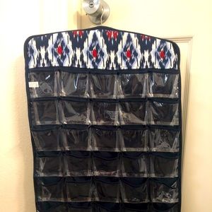 Hanging jewelry holder